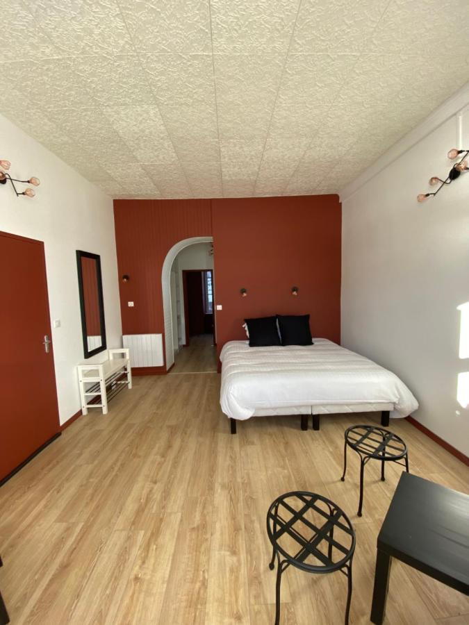 Hotel La Bonne Hotesse Шамбон-сюр-Лак Экстерьер фото